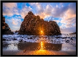 Stany Zjednoczone, Kalifornia, Plaża, Pfeiffer Beach, Wschód słońca, Fale, Skała, Keyhole Arch