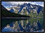 Jezioro, Lake Minnewanka, Drzewa, Góry Skaliste, Odbicie, Park Narodowy Banff, Alberta, Kanada