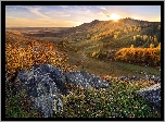 Góry Ałtaj, Jesień, Drzewa, Las, Skały, Promienie słońca, Biełokuricha, Kraj Ałtański, Rosja