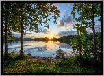 Zachód słońca, Łódka, Drzewa, Rzeka Oulujoki, Oulu, Finlandia