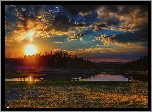 Jezioro, Lake Sierra Blanca, Zachód słońca, Drzewa, Chmury, Stan Arizona, Stany Zjednoczone