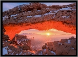 Łuk, Mesa Arch, Skały, Śnieg, Promienie słońca, Wschód słońca, Park Narodowy Canyonlands, Stan Utah, Stany Zjednoczone