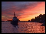 Zachód słońca, Kuter rybacki, Jezioro, Siegoziero, Karelia, Rosja