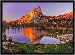 Stany Zjednoczone, Stan Kalifornia, Park Narodowy Yosemite, Góry, Drzewa, Świt, Chmury