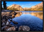 Stany Zjednoczone, Stan Kalifornia, Park Narodowy Yosemite, Góry, Jezioro Tenaya, Kamienie