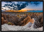 Stany Zjednoczone, Stan Dakota Południowa, Park Narodowy Badlands, Skały, Niebo, Chmury