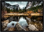 Stany Zjednoczone, Stan Kalifornia, Park Narodowy Yosemite, Góry, Szczyt Half Dome, Skały, Drzewa,  Jezioro Mirror Lake