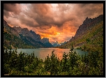 Stany Zjednoczone, Stan Montana, Park Narodowy Glacier, Drzewa, Góry, Jezioro, Saint Mary Lake, Zachód słońca, Chmury
