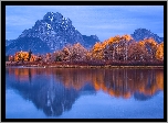Stany Zjednoczone, Stan Wyoming, Park Narodowy Grand Teton, Rzeka Snake River, Góry, Szczyt Mount Moran, Drzewa, Jesień