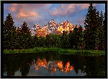 Stany Zjednoczone, Stan Wyoming, Park Narodowy Grand Teton, Rzeka Snake River, Góry Teton Range, Odbicie, Drzewa, Zachód słońca