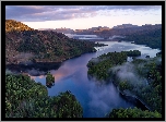 Szkocja, Hrabstwo Stirling, Jezioro Loch Katrine, Park Narodowy Loch Lomond and the Trossachs, Góry, Lasy, Mgła, Z lotu ptaka