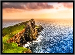Szkocja, Wyspa Skye, Półwysep Duirinish, Latarnia morska Neist Point Lighthouse, Morze Szkockie, Wybrzeże, Wschód słońca