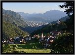 Włochy, Gmina Bolzano, Rejon Trydent-Górna Adyga, Południowy Tyrol, Góry Alpy, Domy, Kościół, Drzewa