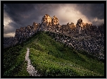 Włochy,	Południowy Tyrol, Alpy, Dolomity, Przełęcz Gardena Pass, Góry Sella, Ścieżka
