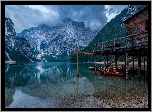 Włochy, Południowy Tyrol, Jezioro Pragser Wildsee, Góry Dolomity, Drewniany, Dom, Łódki, Drzewa