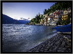 Włochy, Lombardia, Varenna, Jezioro Como, Domy