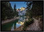 Włochy, Góry Dolomity, Region Alta Pusteria, Dolina Val Pusteria, Dolina Val di Braies, Jezioro Braies - Pragser Wildsee, Drzewa, Droga