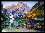 Włochy, Południowy Tyrol, Jezioro, Pragser Wildsee, Lago di Braies, Drzewa, Lasy, Góry, Dolomity, Drewniany, Domek, Łódki