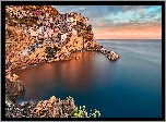 Włochy, Gmina Riomaggiore, Miejscowość Manarola, Morze Liguryjskie, Cinque Terre, Kolorowe, Domy, Zatoka, Chmury