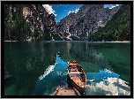 Włochy, Dolomity, Tyrol Południowy, Jezioro Pragser Wildsee, Góra Seekofel, Drzewa, Łódka, Drewniane, Schodki