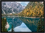 Góry, Jezioro, Pragser Wildsee, Żółte, Drzewa, Odbicie, Włochy