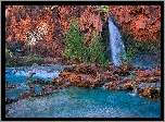 Wodospad Havasu Falls, Rzeka Havasu Creek, Park Narodowy Wielkiego Kanionu, Arizona, Stany Zjednoczone, Kanion, Drzewa, Skały