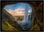 Islandia, Wodospad Seljalandsfoss, Jaskinia, Rzeka Seljalandsa, Chmury