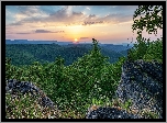 Zalesione, Wzgórza, Las, Skały, Wschód słońca, Chmury