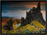 Wzgórze The Storr, Skały, Jezioro, Zachód słońca, Morze, Mgła, Wyspa Skye, Szkocja