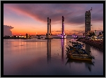 Rzeka Terengganu, Wschód słońca, Most zwodzony, Terengganu Drawbridge, Łódki, Kuala Terengganu, Malezja