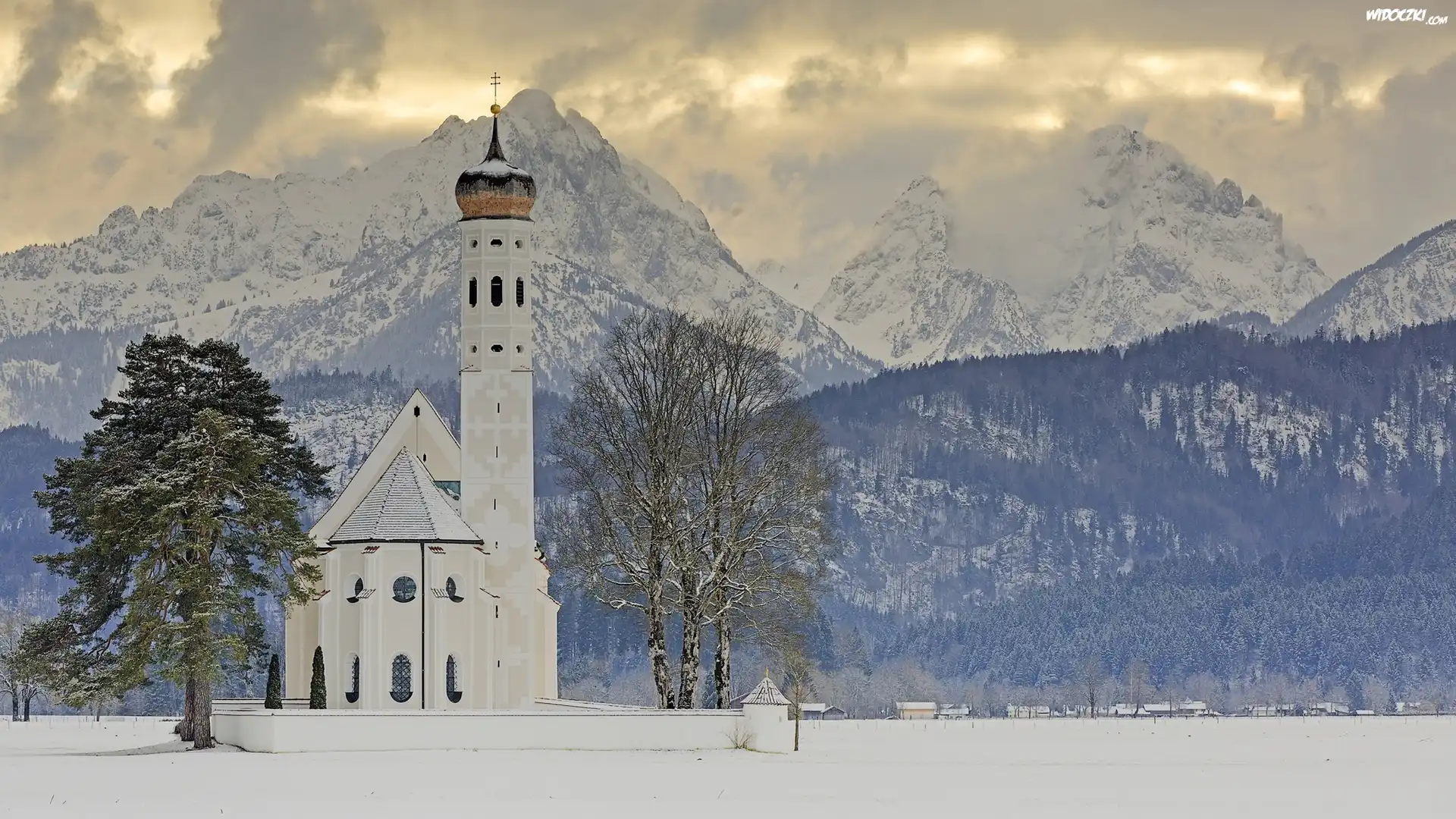 Kościół, Eglise Saint Coloman, Góry Alpy, Zima, Drzewa, Miejscowość Schwangau, Bawaria, Niemcy