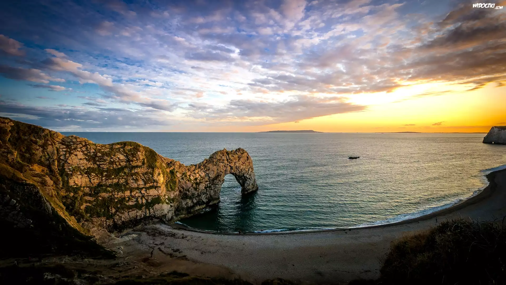 Anglia, Hrabstwo Dorset, Wybrzeże Jurajskie, Łuk wapienny Durdle Door, Kanał La Manche, Morze, Wschód słońca, Chmury, Skała