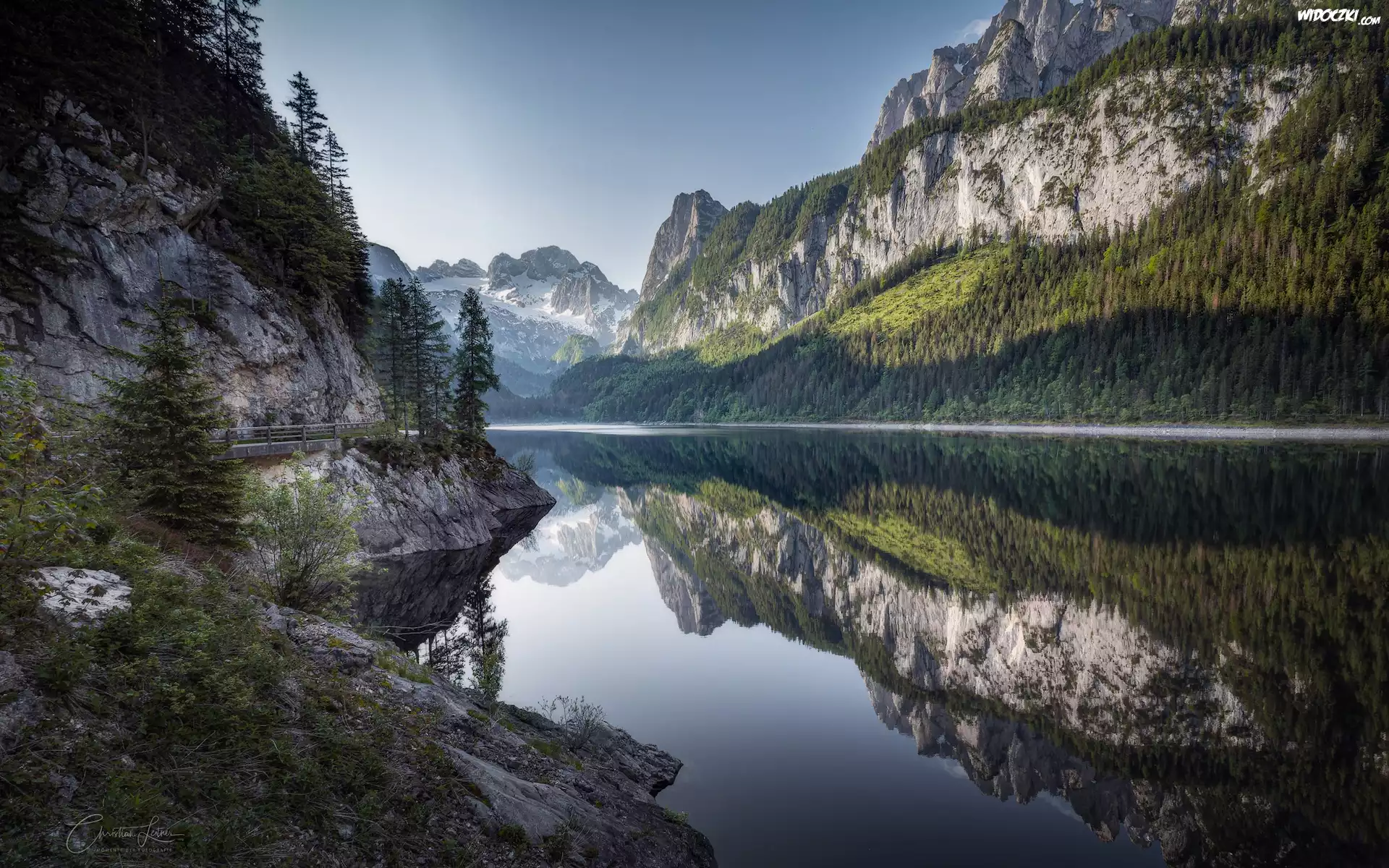 Austria, Góry, Dachstein, Salzkammergut, Jezioro, Gosausee, Skały, Drzewa, Odbicie