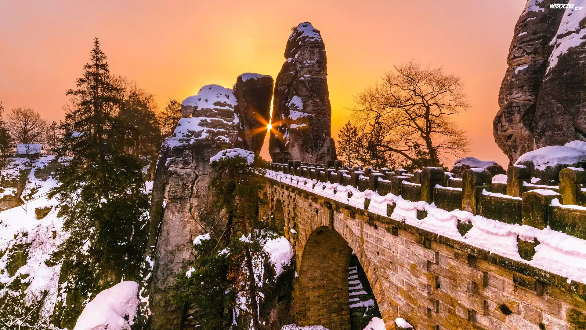 Zima, Śnieg, Most, Skały, Formacja Bastei, Drzewa, Park Narodowy Saskiej Szwajcarii, Niemcy