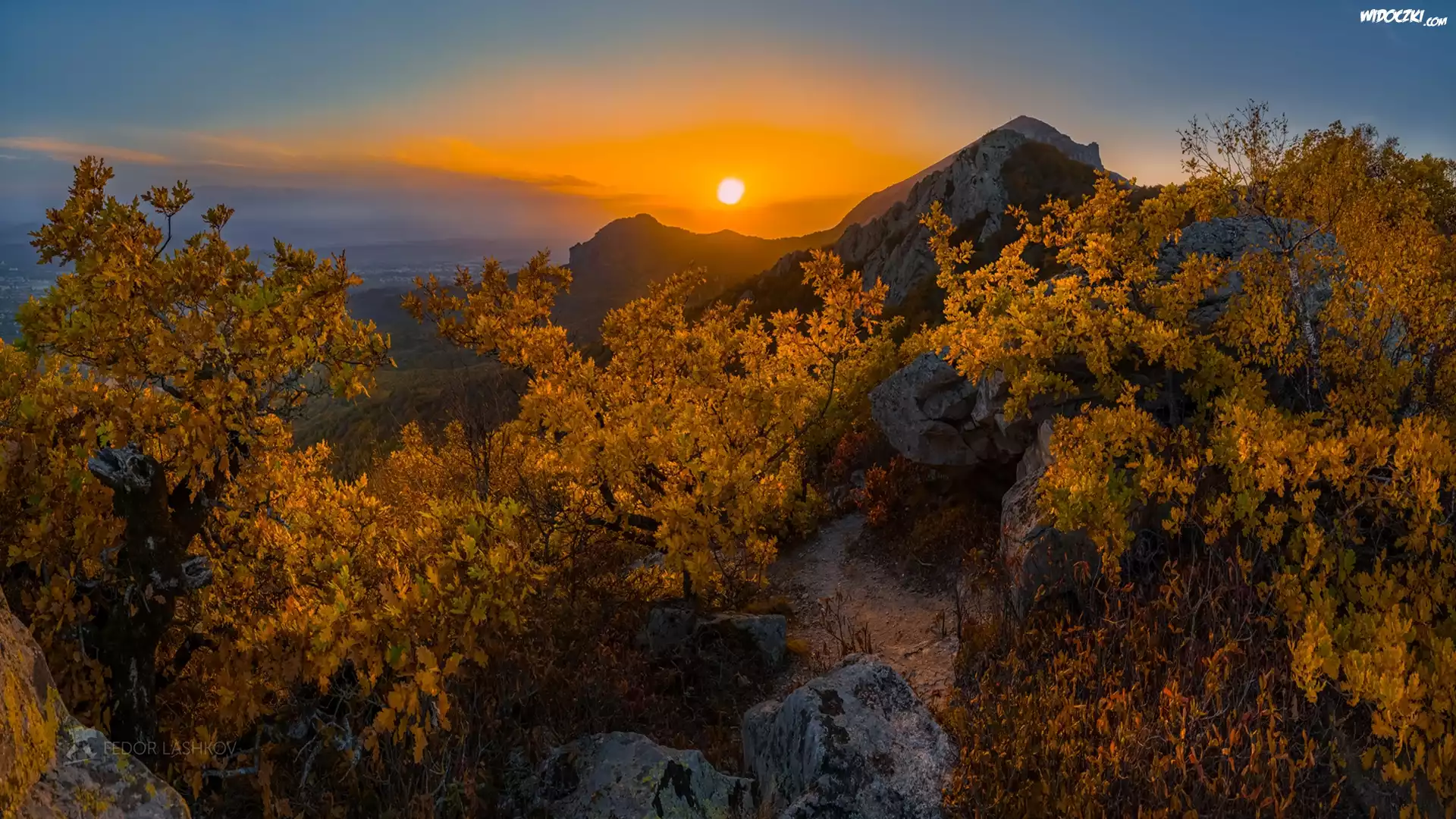 Góry Mount Beshtau, Skały, Drzewa, Krzewy, Zachód słońca, Kraj Stawropolski, Rosja