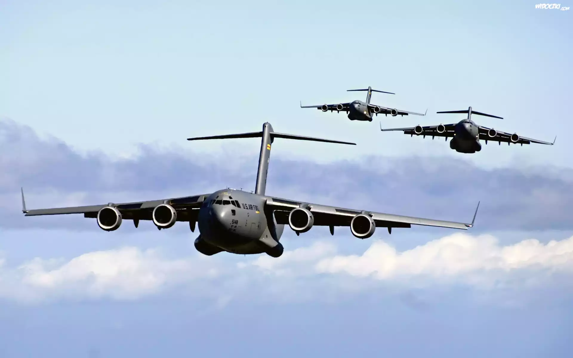 Odrzutowce, Boeing C-17 Globemaster III, Chmury