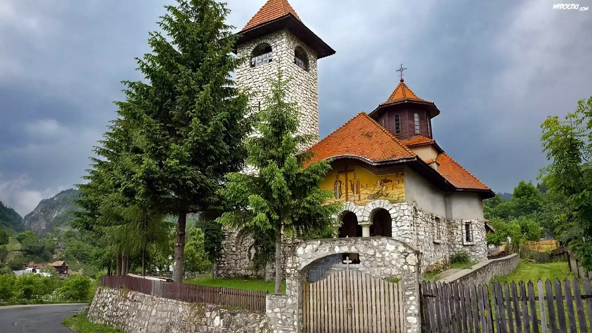 Braszów, Kościół, Domy, Wzgórza, Roślionność