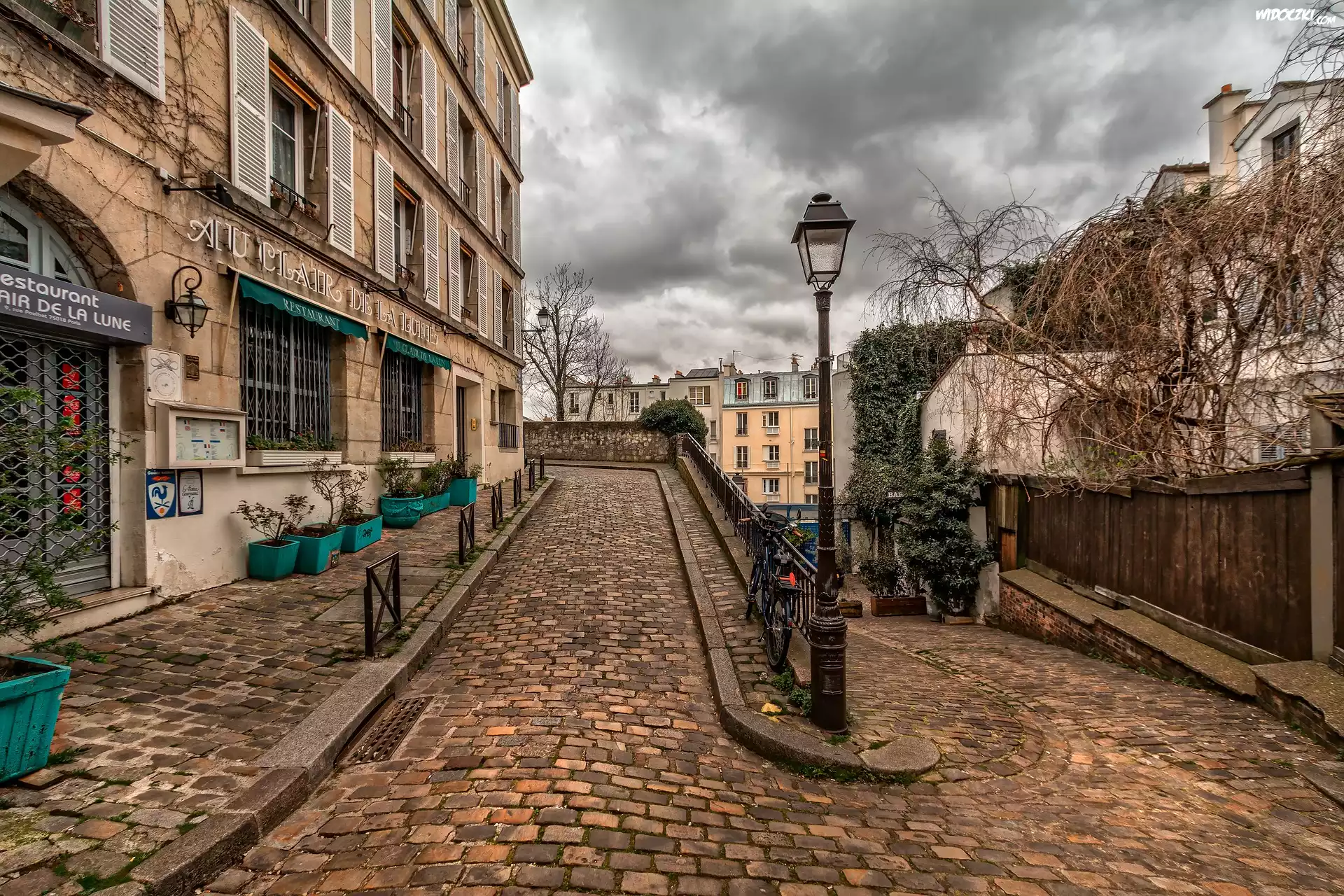 Ulica, Bruk, Domy, Latarnia, Dzielnica Montmartre, Paryż, Francja