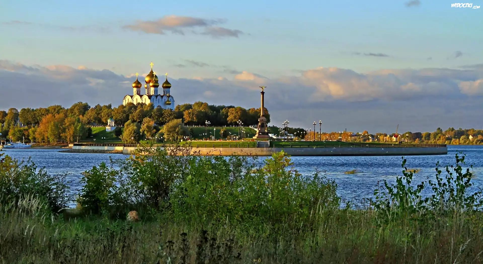Rzeka, Cerkiew, Drzewa