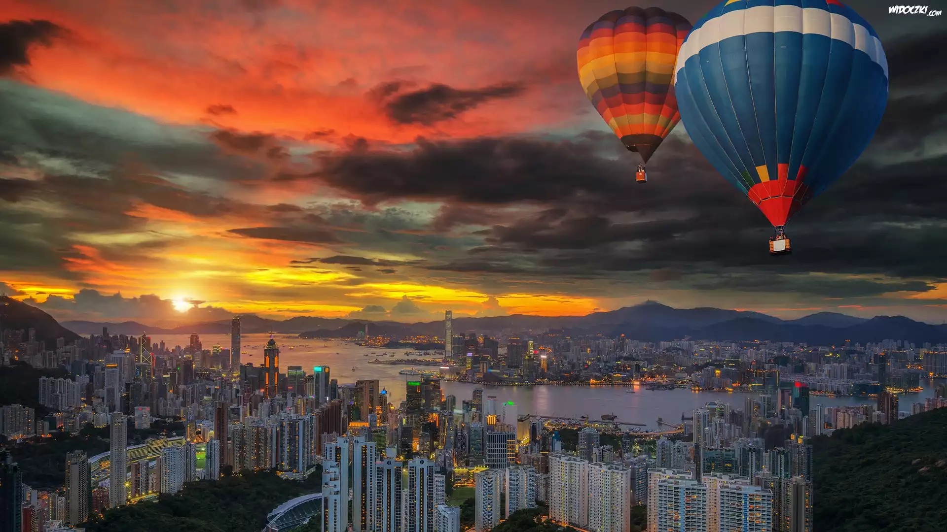 Hongkong, Chiny, Zatoka Wiktorii, Zachód słońca, Balony