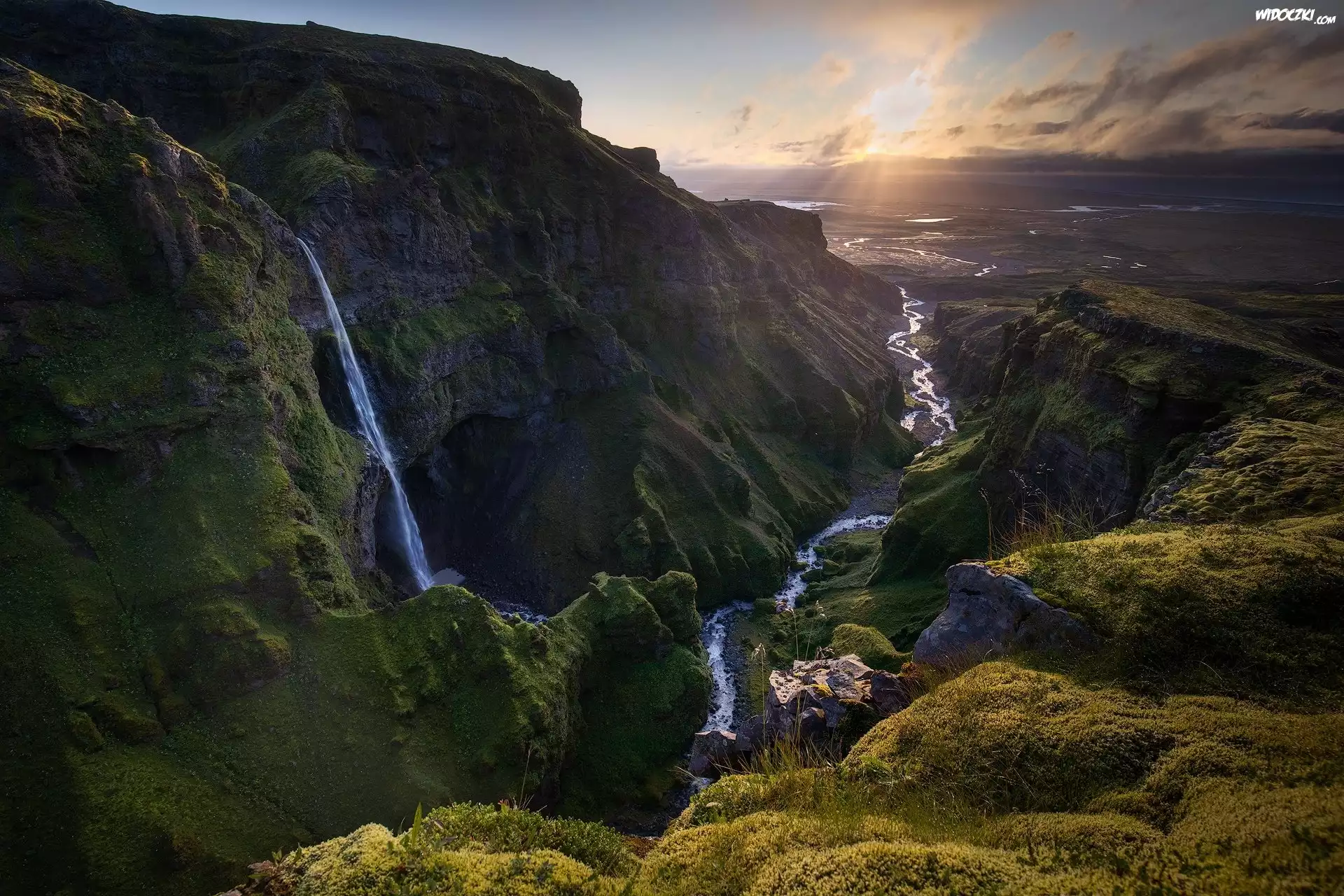 Islandia, Rzeka Fossa, Wodospad Haifoss, Góry, Wschód słońca, Chmury