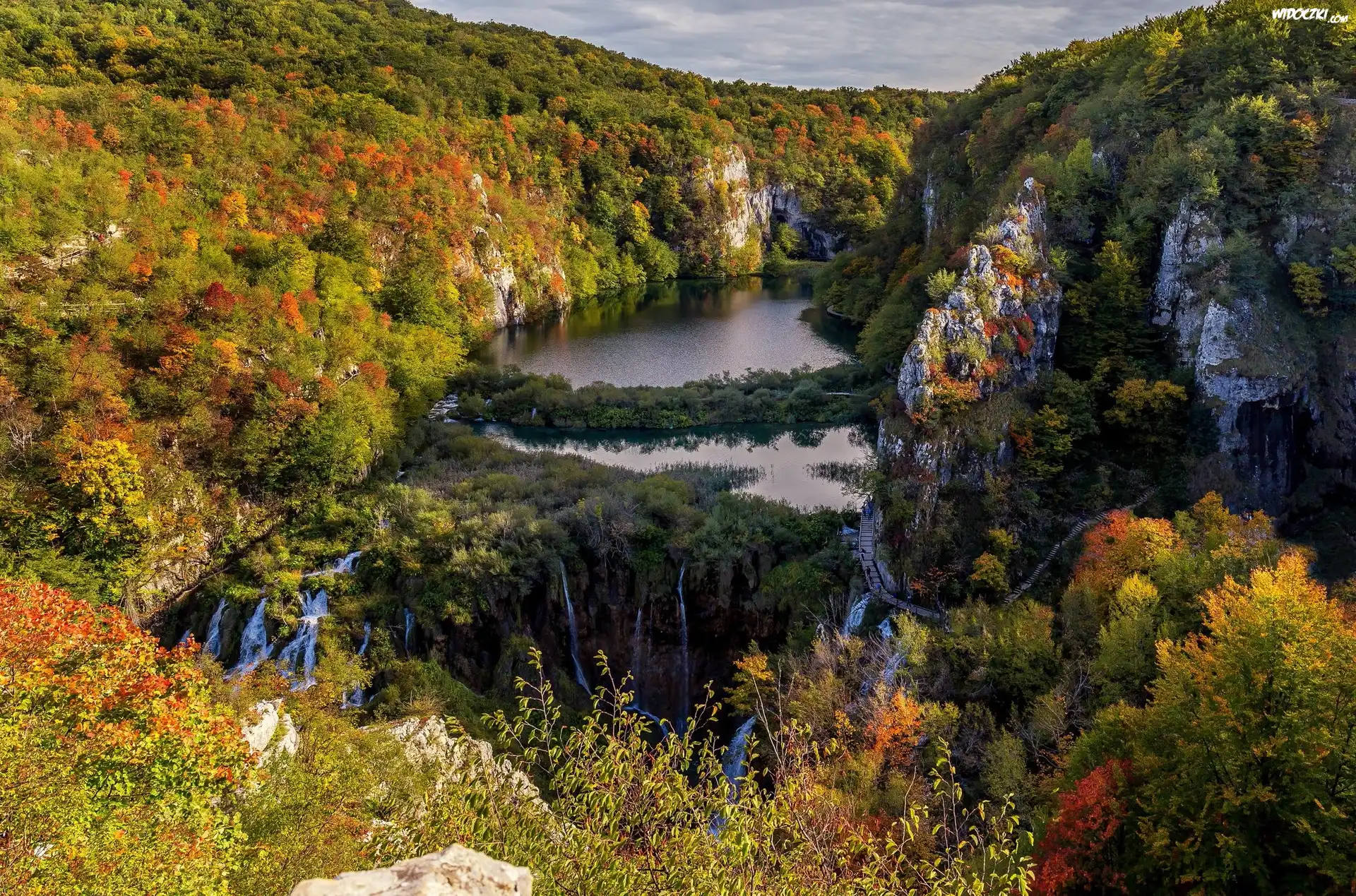 Góry, Skały, Jezioro, Drzewa, Wodospad, Park Narodowy Jezior Plitwickich, Chorwacja