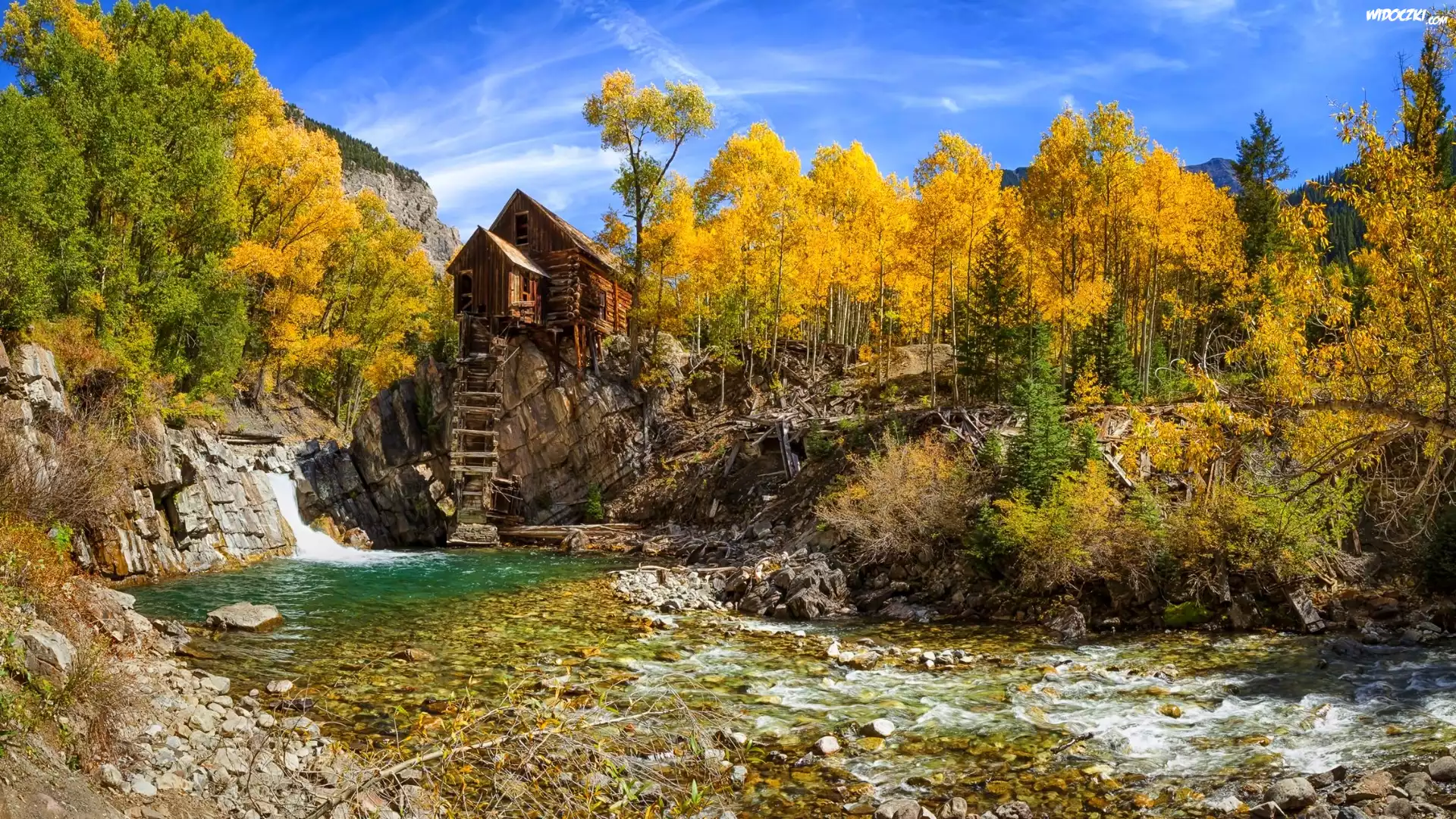 Stany Zjednoczone, Stan Kolorado, Rzeka Crystal River, Młyn Crystal Mill, Jesień, Drzewa