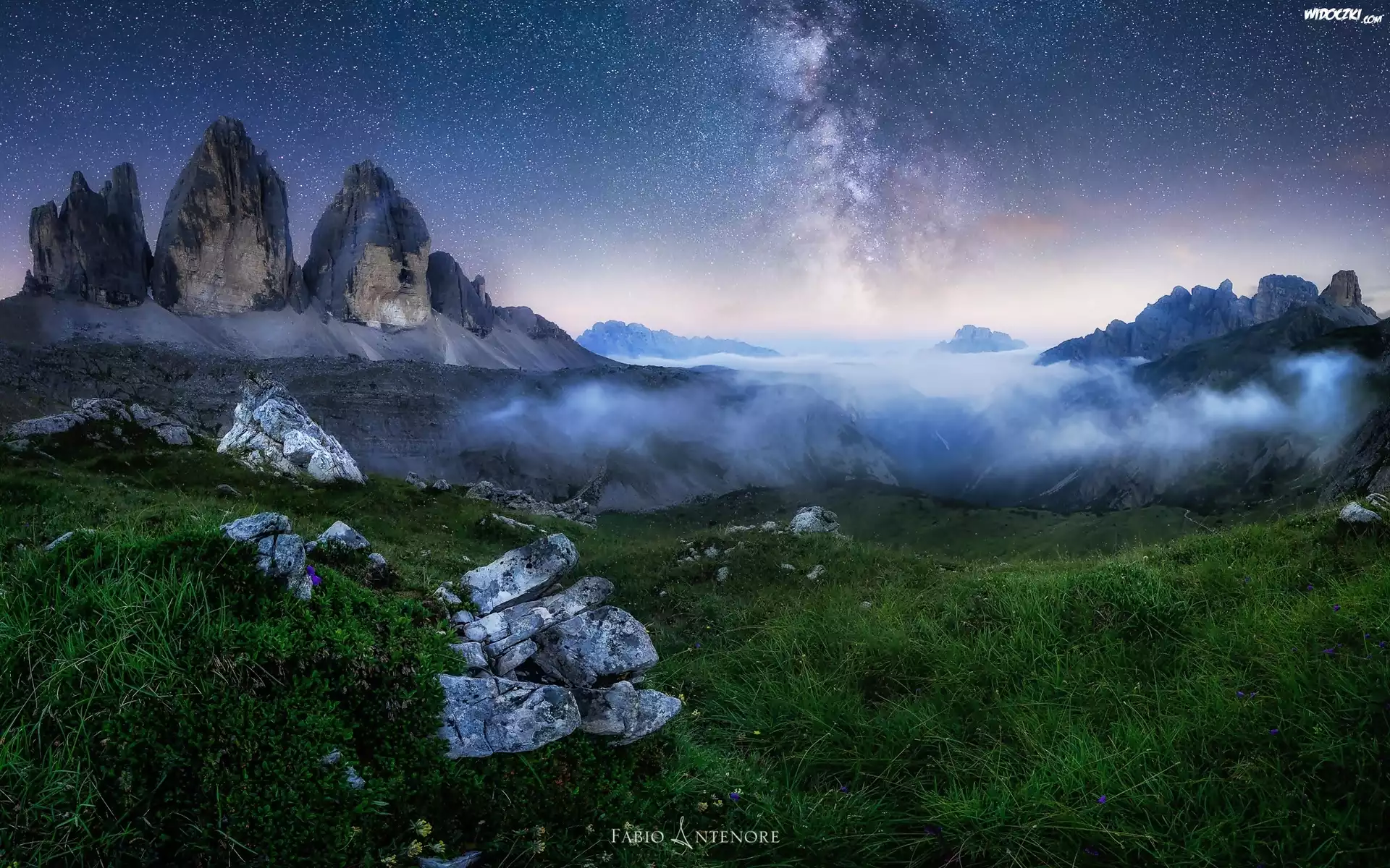 Włochy, Góry Dolomity, Tre Cime di Lavaredo, Mgła, Kamienie, Trawa, Mleczna droga