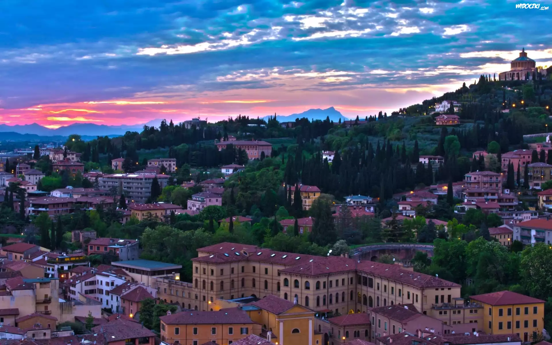 Domy, Drzewa, Góry, Chmury, Verona, Panorama, Miasta