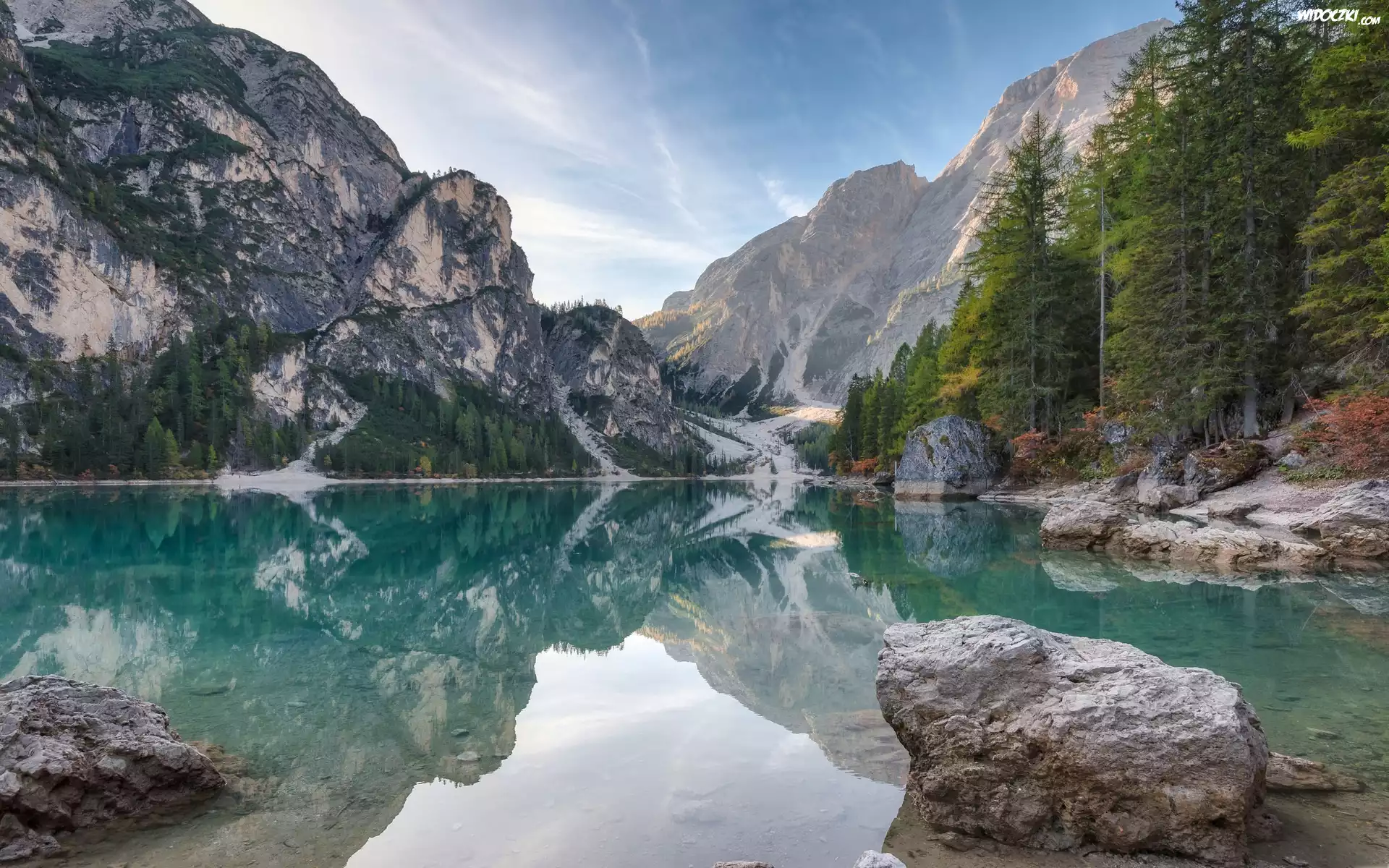 Włochy, Jezioro, Pragser Wildsee, Lago di Braies, Góry, Dolomity, Drzewa, Skały, Odbicie