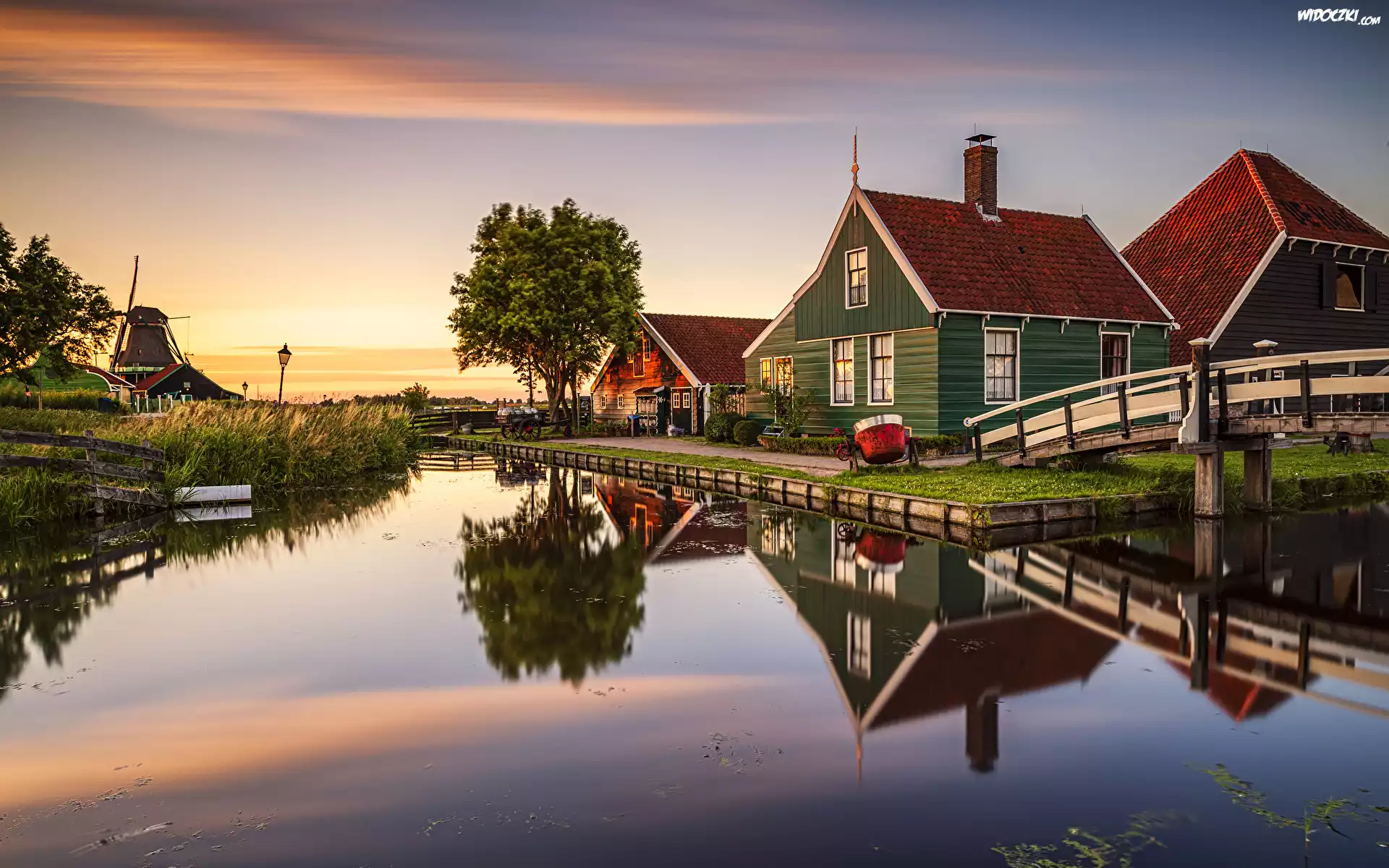 Holandia, Zaandam, Skansen, Zaanse Schans, Rzeka, Most, Domy, Drzewa