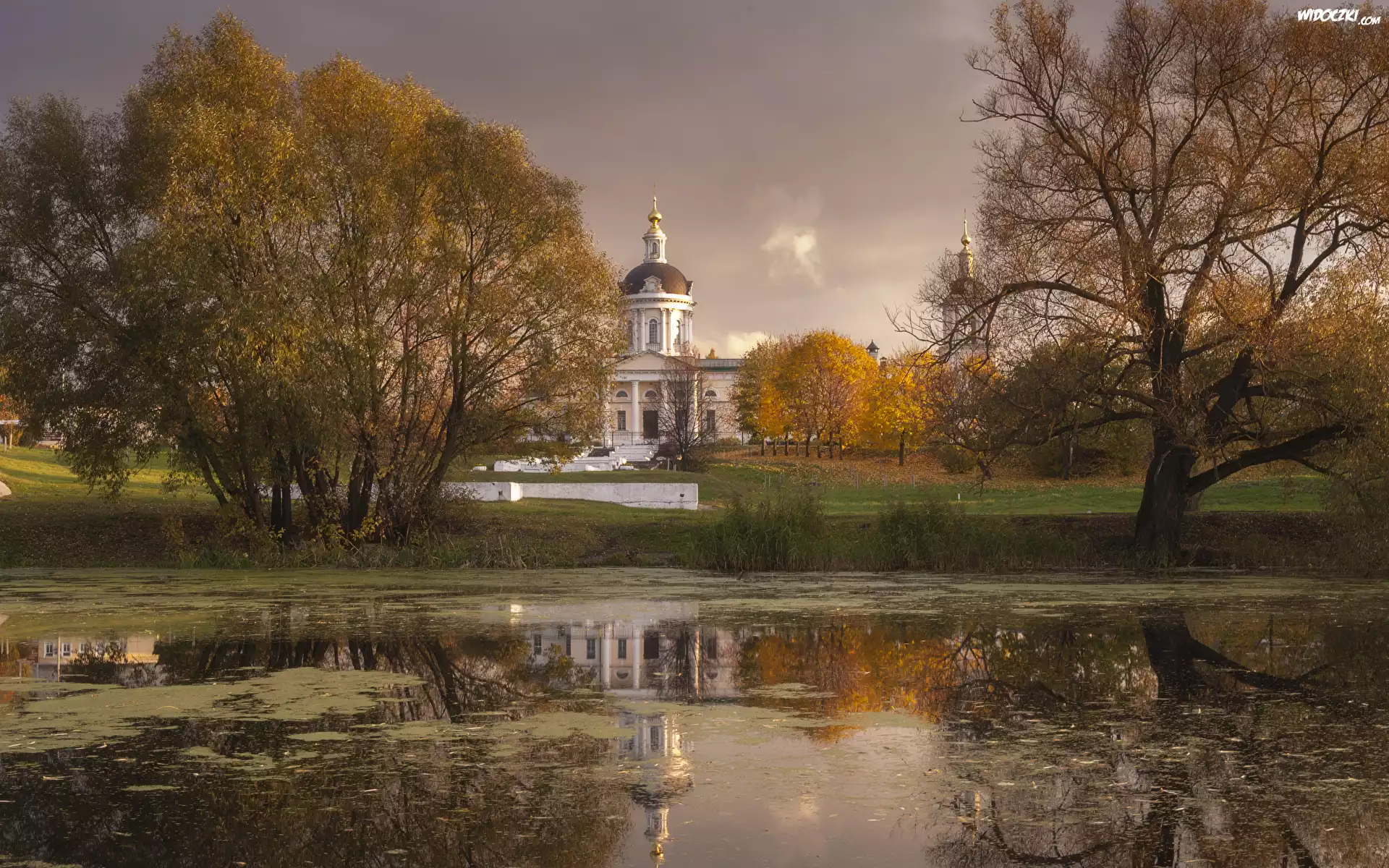 Jesień, Staw, Drzewa, Kościół św Michała Archanioła, Kołomna, Obwód moskiewski, Rosja