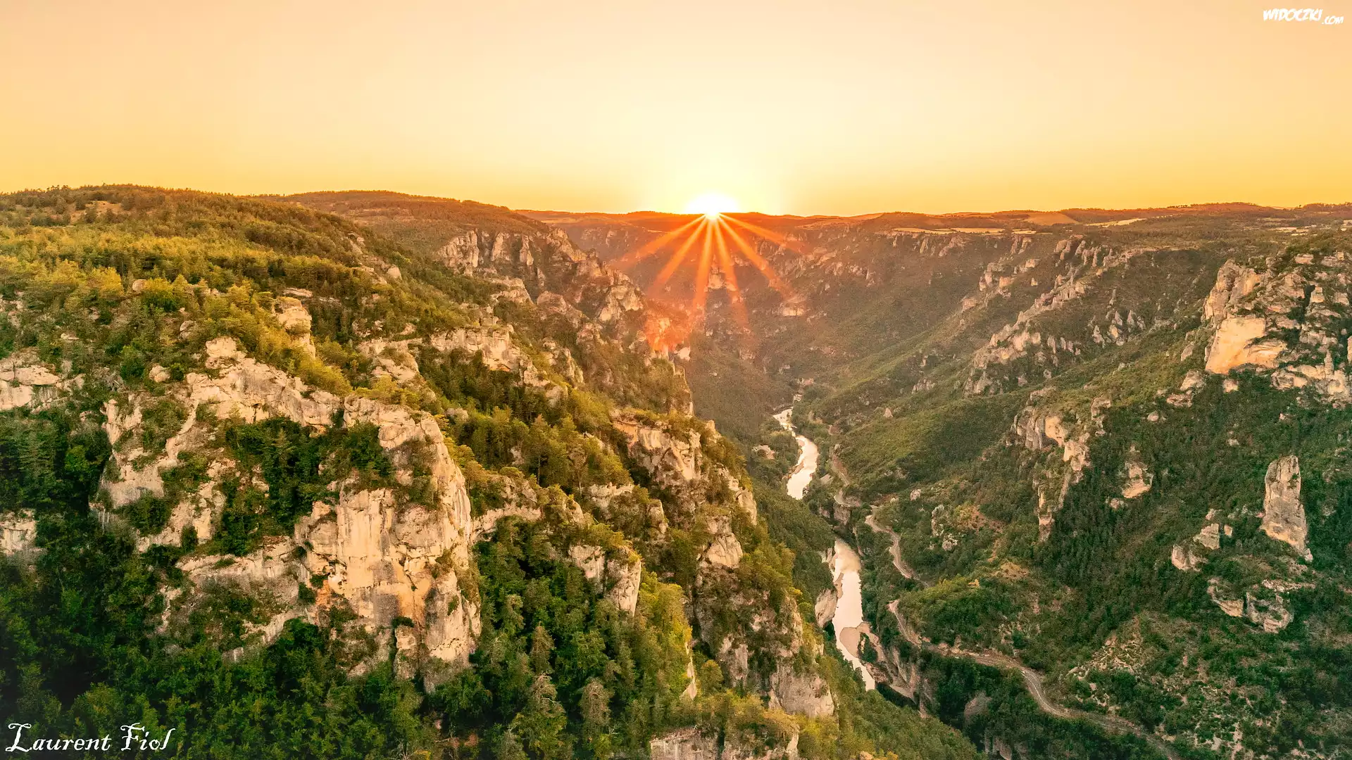 Wąwóz, Gorges du Tarn, Rzeka Tarn, Skały, Lasy, Promienie słońca, Francja
