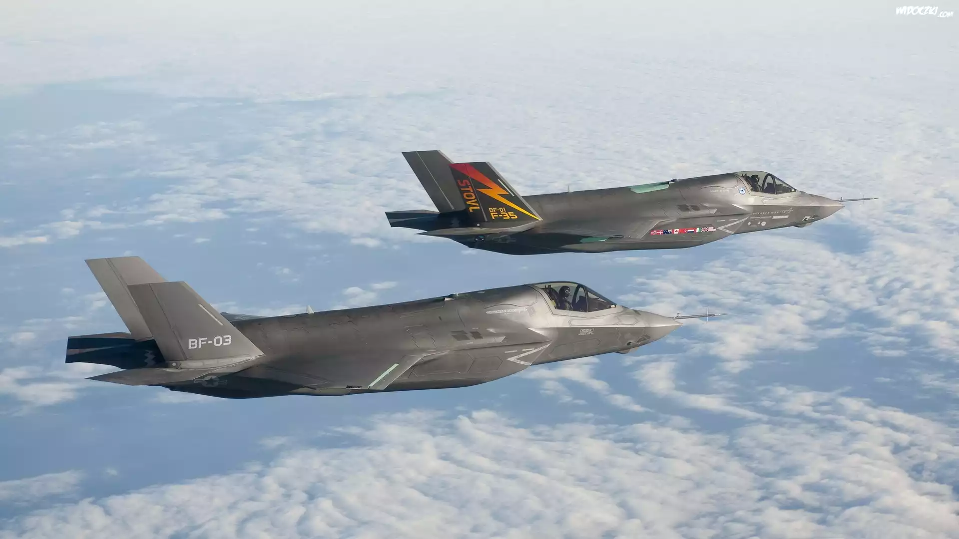 Dwa, Myśliwce F-35, Niebo